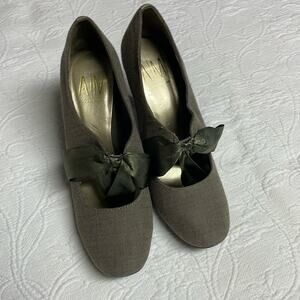 NWOT Ana Marino Heels With Bow Size 9